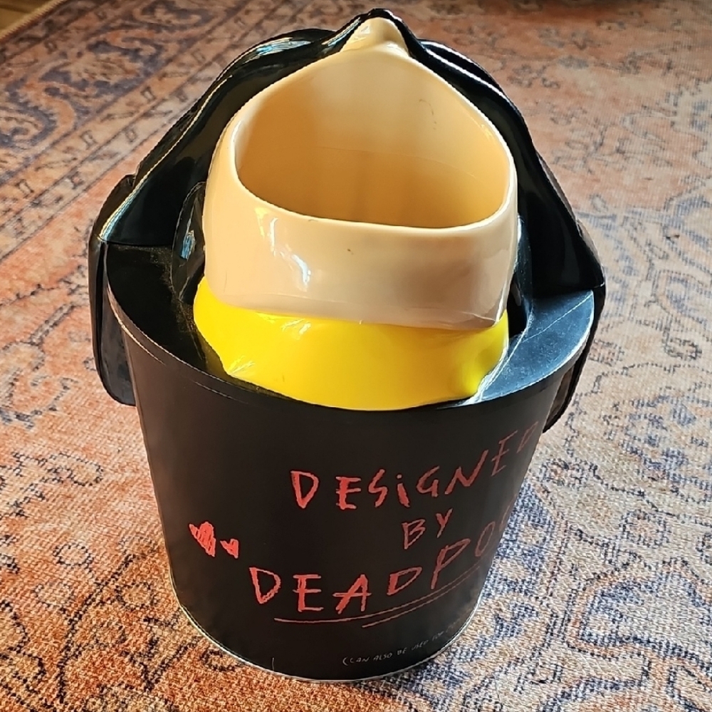 Wolverine Popcorn Bucket From Deadpool And Wolverine - Picture 6 of 6